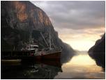 (37/122): Statki rybackie na Lysefjorden - Jutro w t dal popyniemy.<br>2005-08-14