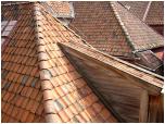 (76/122): Bergen - wszystkie domy nakryte stromymi dachami z dachwki. <br>2005-08-18