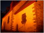(107/122): Dalekyrkje w Luster - Zaszlimy tu wieczorem. Trzynastowieczna witynia z wieloma kamiennymi detalami zrobia na nas due wraenie.<br>2005-08-20