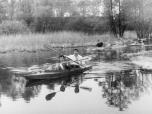(13/105): Rybiny 1988 - Pierwsza zaoga dopywa do jazu za jeziorem Guszyskim.