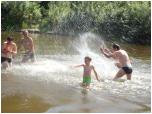 (99/109): Rzeka Liwiec - lato, a jak lato to kpiele.<br>2012-08-15
