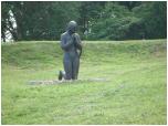 (56/66): Rzeka Biaa Hacza - pomnik w miejscu mierci Emilii Plater w Vaineeris (dawnym Justianowie).<br>2013-08-13